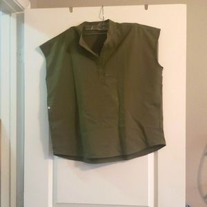 Figs Rafaela oversized scrub top size Medium in Dark Olive